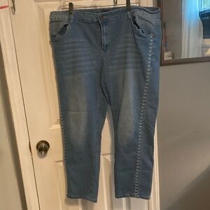 Sofia's Jeans Blue Cropped Women's Jeans with Embroidery Details Size 22